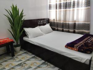 Postel nebo postele na pokoji v ubytování Hotel Labbaik Farmgate