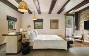 Yangshuo One Thousand and One Courtyard Views B&B客房内的一张或多张床位