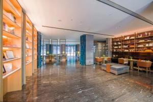 Posezení v ubytování LIZ International Hotel Panyu Ginza Shiqiao Metro Branch - Free Shuttle Bus to Canton Fair Complex During Canton Fair Period & Free Breakfast & Free Afternoon Tea & Free Midnight Snack