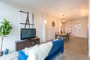 a living room with a blue couch and a tv at 5M412- Sophisticated 1BR Condo in Nashville +33 photos