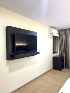 TV a/nebo společenská místnost v ubytování H-5 INN