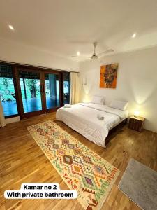Ένα ή περισσότερα κρεβάτια σε δωμάτιο στο Villa Oceana tanjung lesung