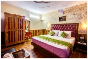 马拉里MALL ROAD HOTEL S A M I R U P A L A C E near temple and garden的相册照片