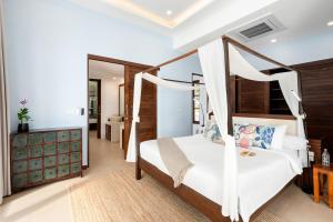 Postel nebo postele na pokoji v ubytování Ban Laem Set - by Sublime Samui Villas
