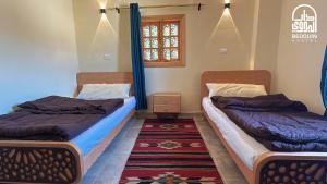 Letto o letti in una camera di Bedouin Hostel- دار البدوي