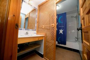 a bathroom with a sink and a shower at Apartamento Zahara in Zahara de los Atunes
