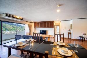 Μια τηλεόραση ή/και κέντρο ψυχαγωγίας στο Patong tower deluxe Seaview 2BR1902