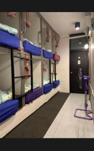 เตียงในห้องที่ 858hostel bkk in khaosan road +24 ภาพ