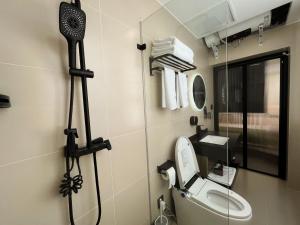 Баня в Yish Cinema Serviced Apartment B&B