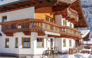 dom z dużym tarasem na górze w obiekcie Ferienwohnung In Aschau w mieście Aschau