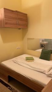 Voodi või voodid majutusasutuse Elisabeth Hostel toas