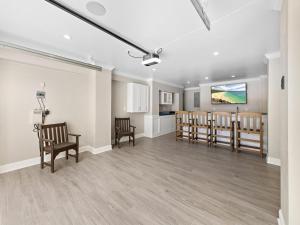 Stunning Ocean Block W-A Pool, New Construction!的厨房或小厨房
