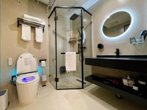 Баня в Yish Cinema Serviced Apartment B&B