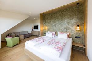Giường trong phòng chung tại Weingut-Wohlfühlzimmer Adam-Lieleg