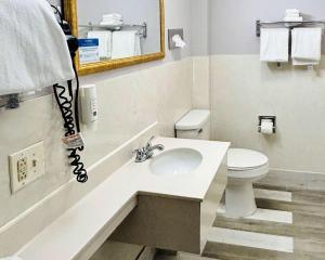 Vannituba majutusasutuses Quality Inn Raynham - Taunton