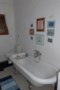 a white bath tub in a bathroom with two toilets at Hannah's Haven in Beaufort West +30 photos