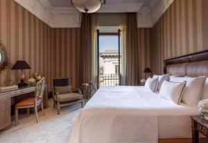 Cama ou camas em um quarto em Anantara Palazzo Naiadi Rome Hotel - A Leading Hotel of the World