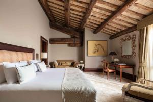 Cama ou camas em um quarto em Anantara Palazzo Naiadi Rome Hotel - A Leading Hotel of the World