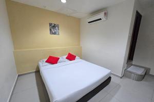 Postel nebo postele na pokoji v ubytování Hotel Inap Sri Gombak
