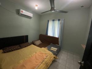 Postel nebo postele na pokoji v ubytování Homestay Nearby to Matrikulasi Labuan