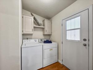 Een keuken of kitchenette bij Old Whitmer Place Apache Junction