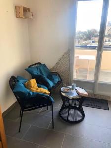a living room with a couch and a table at Charmant duplex avec belle vue mer la plage à 100 m in Saint-Nic