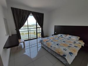 Postel nebo postele na pokoji v ubytování 3B2BR Marina Height Family Room Sea View Room