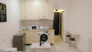Kuchyň nebo kuchyňský kout v ubytování Luxury apartment in Batumi