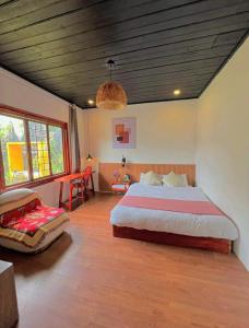 Postel nebo postele na pokoji v ubytování Quán Nhỏ Trên Đồi Homestay