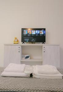 TV a/nebo společenská místnost v ubytování Luxury apartment in Batumi