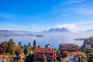 a view of a town and a body of water at Residenz Vogino in Baveno