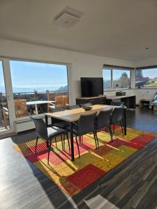 TV a/nebo společenská místnost v ubytování Apartment im Salzburger Seenland