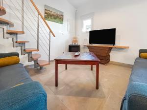 Μια τηλεόραση ή/και κέντρο ψυχαγωγίας στο Maison provençale de charme au cœur du Luberon +38 φωτογραφίες