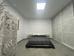 a bedroom with a bed in the corner of a room at Lujo en el centro con parking privado 3 in Adra