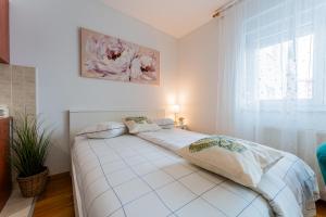 Postel nebo postele na pokoji v ubytování Flex SelfCheckIns 141 - Zagreb - Studio Apartment - Loggia