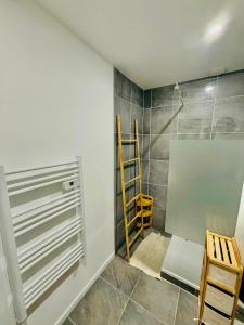 Ένα μπάνιο στο Maison au coeur du Sidobre