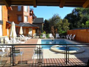 Bazén v ubytování Apart Hotel del Pellin nebo v jeho okolí