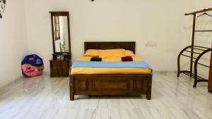 Ένα ή περισσότερα κρεβάτια σε δωμάτιο στο Elisha Place Hiriketiya