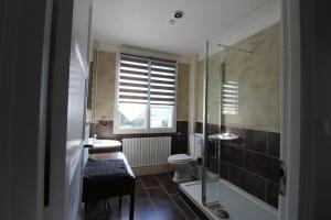 Koupelna v ubytování Le Clos Castel