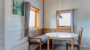 a dining room with a table and chairs at Hytte på Tåsinge, nær Svendborg in Svendborg