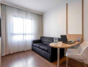 Posezení v ubytování Flat em pinheiros equipado em hotel 4 stat
