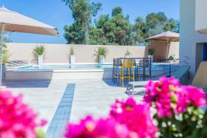 Bazén v ubytování Affittacamere Resort Beach San Gemiliano nebo v jeho okolí