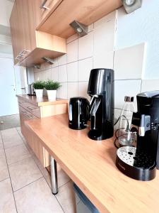 Kohvi ja tee valmistamise võimalus majutusasutuses Elegant 2pcs Proche Bruxelles