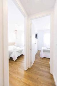 Łóżko lub łóżka w pokoju w obiekcie Precioso apartamento en el centro de Nerja