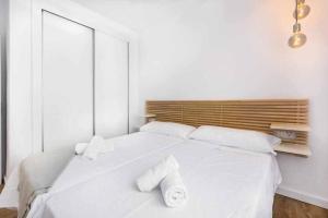 Łóżko lub łóżka w pokoju w obiekcie Precioso apartamento en el centro de Nerja