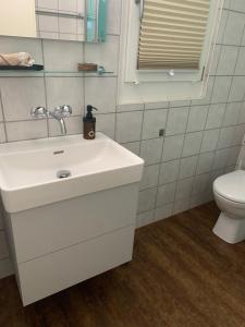 Koupelna v ubytování B&B Biel-Brügg