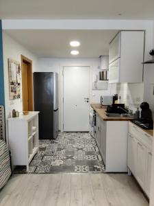 Kuchyňa alebo kuchynka v ubytovaní LOFT en playa paraíso