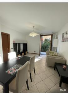 Χώρος καθιστικού στο JeeG