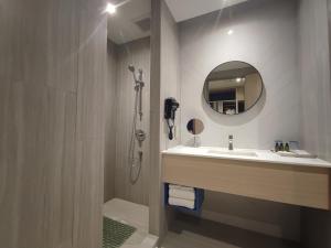 Ένα μπάνιο στο By The Sea