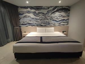 Ένα ή περισσότερα κρεβάτια σε δωμάτιο στο By The Sea